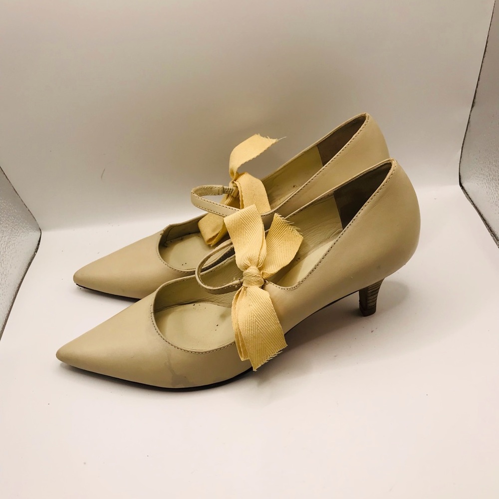 Tory Burch Cream Pointed-Toe Bow Dress Pump - Picture 5 of 12